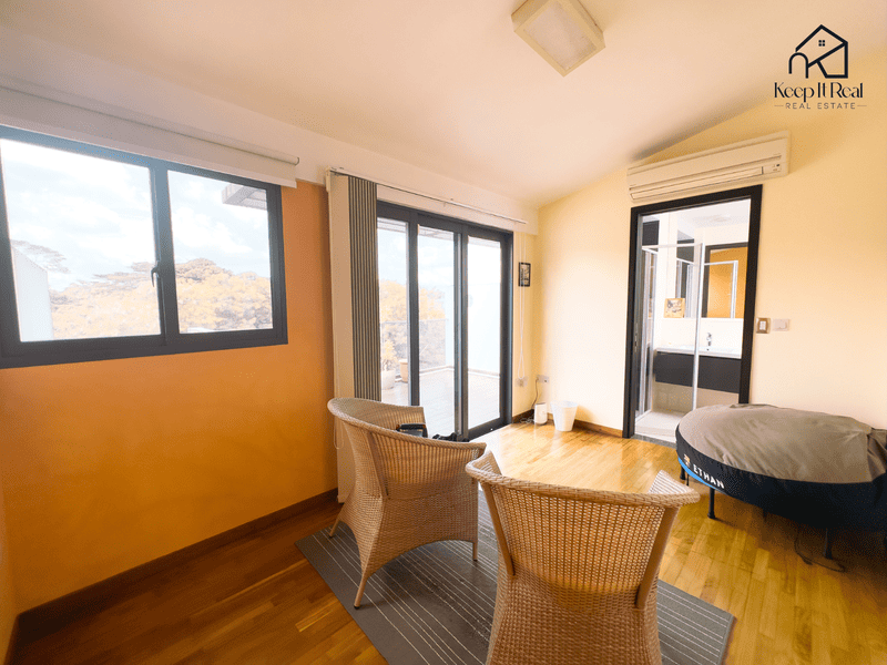 39 Springside Crescent